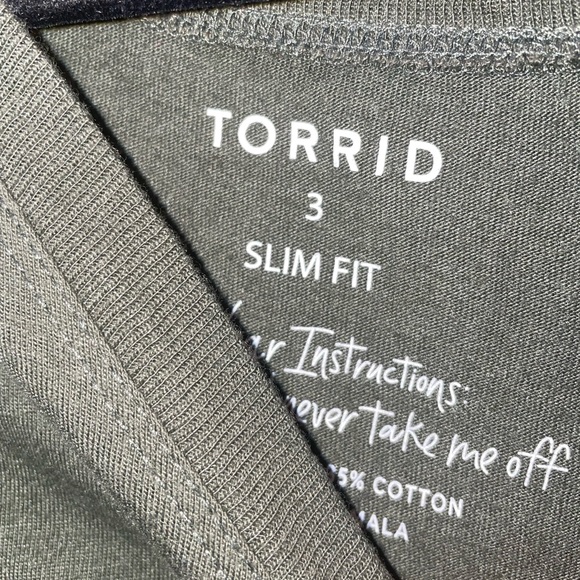Graphic Tshirt from torrid size 3 - Picture 2 of 2